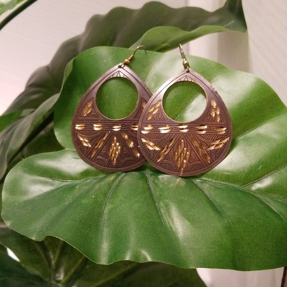 Wood bracelet and brass earrings - Picture 2 of 3